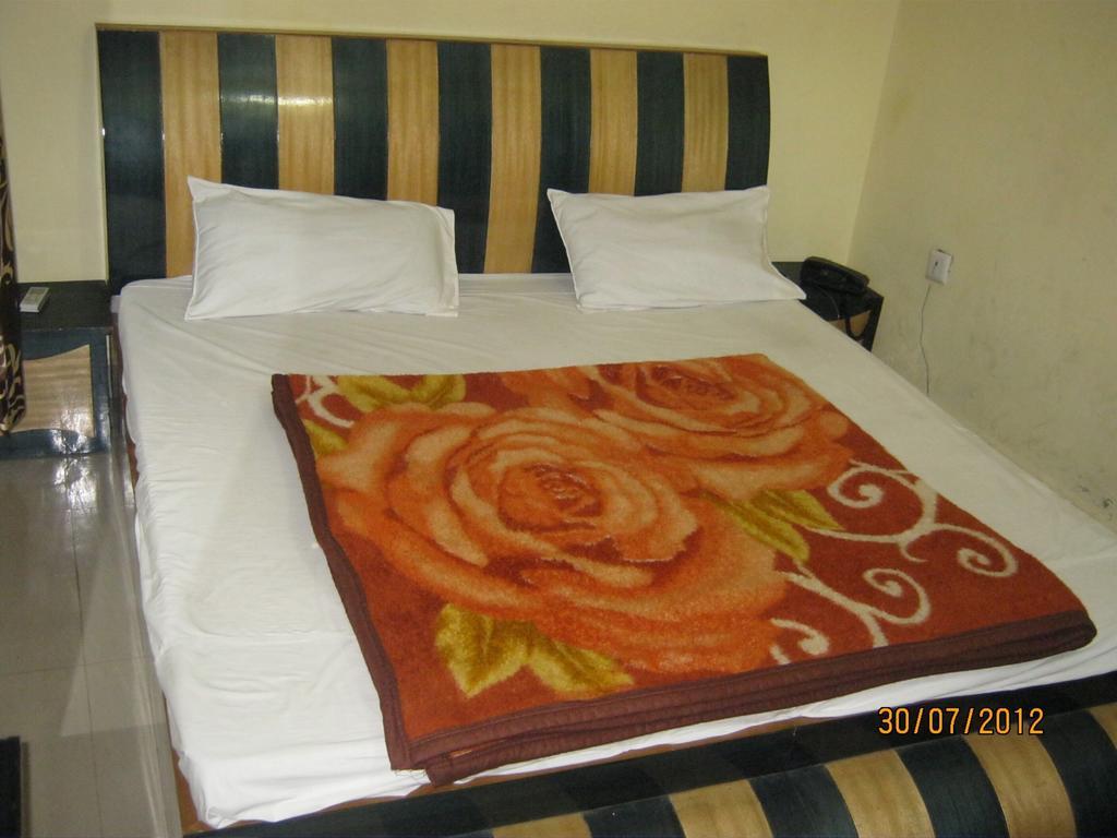 Bed & Breakfast Bharat Residency *